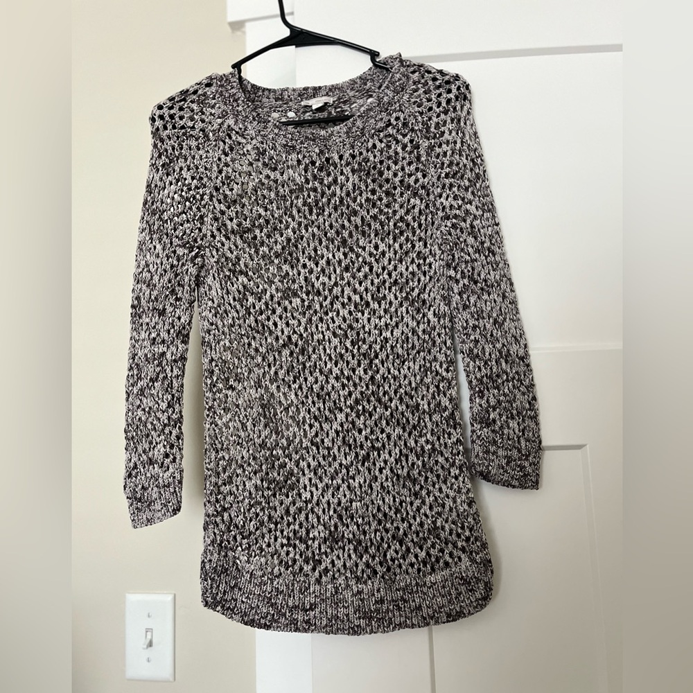 Women’s GAP sweater , size medium , only worn 2x. In perfect condition.